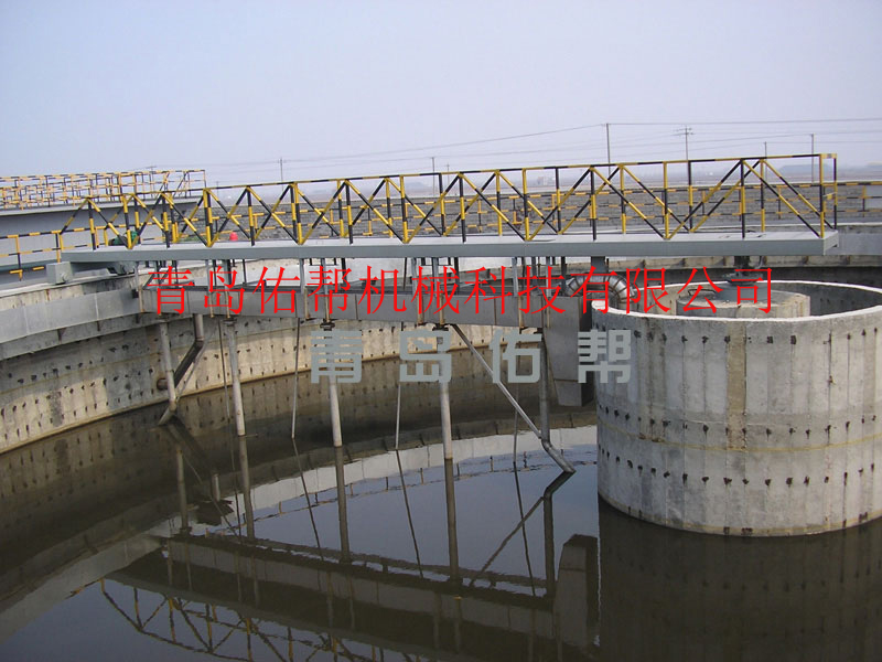 半橋周邊傳動(dòng)刮吸泥機(jī)