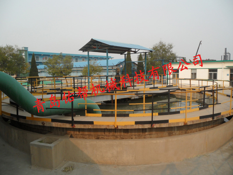 1639375725106693.jpg 中心傳動刮泥機(jī)用于重油廢水.jpg